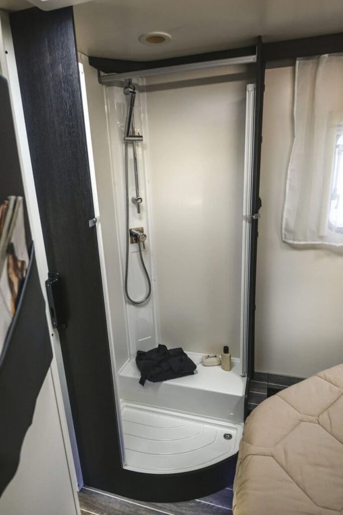 rt-zefiro-696-uk-056-f48c9372-1920w