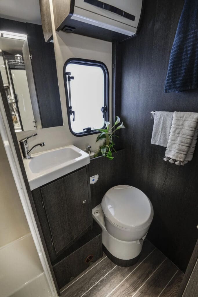 zefiro-675-toilet-1920w